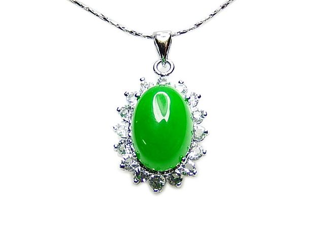 AAAマレーヒスイ翡翠楕円形ネックレス開運御守り成功繁栄石街