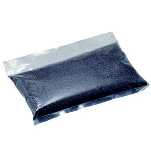 【お墓用 線香立て 香炉 専用砂 500g】 ・お墓の線香立てや香炉の中に入れる専用砂です。 ・雨で濡れても固まりにくく、サラサラとした感触でお線香が立てやすくなっています。 商品名 お墓用 線香立て 香炉 専用砂 商品番号 K090203201 ※お問い合わせの際には、こちらの番号をお伝え下さい。 用途 ・墓前に据え置きで使用するタイプの線香立て専用の砂です。線香立てや香炉の中に入れてお線香を立ててご使用下さい。 入数 1袋 容量 500g/袋 ※量の目安：直径75mmの大きさの香炉で、約2杯分入ります。 線香立て/線香立/お線香/ご焼香/香炉/墓前/御仏前/お墓参り/お墓/墓/納骨堂/ペット墓/樹木葬/プレート墓/合同墓/ガーデニング墓/永代供養塔/お墓のリフォーム