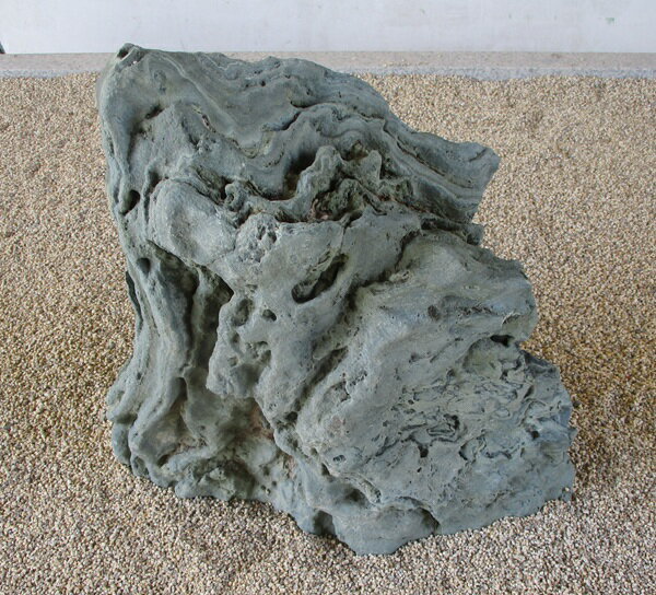 【国産・日本産・愛媛県産】【伊予青石（自然石）】【庭石・景石】【坪庭・和風・インテリア・花壇】【簡単設置（下場平切）】