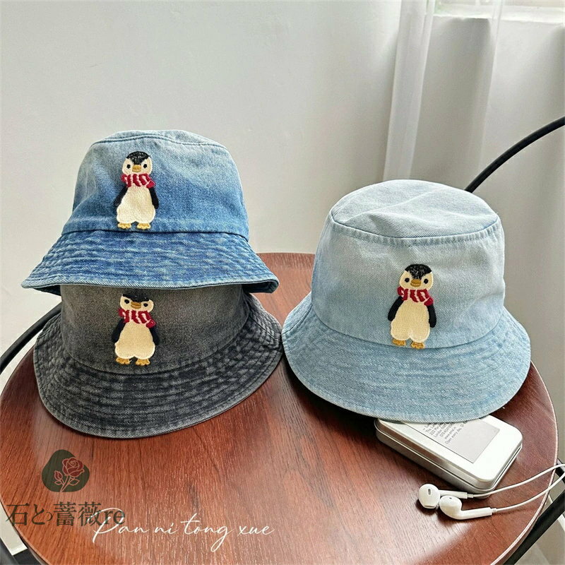 商品説明 商品内容 ベビー帽子 素材 ポリエステル 生産国 中国 サイズ フリーサイズ ※平置き採寸になります。実際のサイズとは誤差が出る場合がございますので、参考サイズとしてご覧ください。 注意書き ※商品写真は、できる限り現品を再現するように画像処理などの補正を行っておりますが、ご利用のモニターや環境により差異が生じます。予めご了承ください。 ※生地の特性上、多少ニオイがある場合がございますが、日陰干しで数日干していただくか、あるいは数回ご使用していただく間に、 ニオイは気にならなくなります。 ※上記の数値は、実測によるものです。多少の誤差はご容赦ください。 ※仕様は予告なく変更される場合があります。（ご使用に差し支えない程度） その他 &#12539;お客様が通常と同じお買い物ステップで安心して海外の商品を購入できるよう、楽天市場から指定を受けた委託先である（株）コマースロボティクスが、当店の店舗運営業務を行います。 &#12539;当店でご購入された商品は、原則として、「個人輸入」としての取り扱いになり、中国の浙江省からお客様のもとへ直送されます。 &#12539;個人輸入される商品は、すべてご注文者自身の「個人使用&#12539;個人消費」が前提となりますので、ご注文された商品を第三者へ譲渡&#12539;転売することは法律で禁止されております。 &#12539;ご注文後、5営業日以内に配送手続きをいたします。配送作業完了後、5〜9日程度でのお届けとなります。（詳しい納期情報が商品ページにてご確認ください） &#12539;通関時に関税&#12539;課税される可能性がありますが、当ストアの負担となりますので、ご安心ください。商品説明 商品内容 ベビー帽子 素材 ポリエステル 生産国 中国 サイズ フリーサイズ ※平置き採寸になります。実際のサイズとは誤差が出る場合がございますので、参考サイズとしてご覧ください。 注意書き ※商品写真は、できる限り現品を再現するように画像処理などの補正を行っておりますが、ご利用のモニターや環境により差異が生じます。予めご了承ください。 ※生地の特性上、多少ニオイがある場合がございますが、日陰干しで数日干していただくか、あるいは数回ご使用していただく間に、 ニオイは気にならなくなります。 ※上記の数値は、実測によるものです。多少の誤差はご容赦ください。 ※仕様は予告なく変更される場合があります。（ご使用に差し支えない程度） その他 &#12539;お客様が通常と同じお買い物ステップで安心して海外の商品を購入できるよう、楽天市場から指定を受けた委託先である（株）コマースロボティクスが、当店の店舗運営業務を行います。 &#12539;当店でご購入された商品は、原則として、「個人輸入」としての取り扱いになり、中国の浙江省からお客様のもとへ直送されます。 &#12539;個人輸入される商品は、すべてご注文者自身の「個人使用&#12539;個人消費」が前提となりますので、ご注文された商品を第三者へ譲渡&#12539;転売することは法律で禁止されております。 &#12539;ご注文後、5営業日以内に配送手続きをいたします。配送作業完了後、5〜9日程度でのお届けとなります。（詳しい納期情報が商品ページにてご確認ください） &#12539;通関時に関税&#12539;課税される可能性がありますが、当ストアの負担となりますので、ご安心ください。