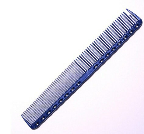 YSパーク ファインカッティングコーム YS-336 ブルー ショート〜ロングヘアのカットに最適。航空部品等にも使われている ハイグレードなスーパープラスチックを使用しており耐熱性・対薬性に優れます。 (ブラックカラーのコームはカーボン（墨）含有素材で静電気が起きにくい仕様です。) ブロッキングや分け目を取りやすくするためにコームの第一歯が短くなっている 「パーティングスペースヘッド機能」硬さとしなやかさを両立するための 「エアーサスペンション機能（1センチ間隔で空いた背面の穴）」等、 サロン発想で生まれたプロが認めるコームです。 仕様 サイズ：189mm 耐熱：220℃（カーボンブラック除く） 重量：11g メーカー YSパーク 区分 雑貨 製造国 日本製 広告文責 愛らんどびゅーてぃ TEL/FAX：078-646-8629 ■注意事項■&nbsp; ■ご注意下さい■ ■ご使用上のご注意同封されている仕様説明書を良くお読みの上ご使用ください。 ■商品は品質改良の為、予告なく仕様を変更する場合がございます。 ■パッケージ・デザインは予告なく変更となる場合があります。 ■商品がリニューアルした場合はリニューアル後の商品をお届けする場合があります。 ■メーカー欠品している場合は、キャンセルさせていただく場合があります。ゆうパケット及びレターパックプラスでの発送は日時指定、代引き不可となります。箱潰れ等の商品の保証はございませんのでご了承の上、ご購入下さい。◎商品をお受け取りになれなかった場合は再発送には通常の送料が必要となります。