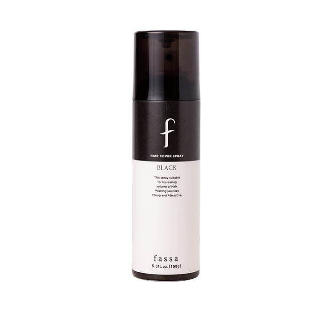 ファッサ ヘアカバースプレー ブラック 150g fassa HAIR COVER SPRAY 気になるところに塗布するだけで、カバー効果により髪を太く、 増えたように見せる、簡単ヘアカバーアイテム。 ・黒々とした仕上がりを希望する方に。 ・白髪もしっかりとカバーしたい方に。 無香料 ●こんなお悩みはありませんか？ ・髪が薄くなり頭皮が見えることが気になる ・髪の分け目が広くなり、頭皮の透けが気になる ・髪のボリュームがなくなってきた ・薄毛を隠すためのヘアセットが大変 ・円形脱毛ができてしまい、さりげなく隠したい ・白髪と薄毛を同時に隠したい ・濡れても垂れないタイプを使いたい ・イベントが控えていて、周囲の目が気になる ●パウダーインコーティング処方なので、雨や風に強く、ヘアセットが崩れにくい 地毛1本1本に、パウダー成分が絡まり、セット成分で髪をコーティング。 一体型なので、簡単に自然なボリュームアップを実感できます。 ●シャンプーでスッキリ洗い流せる 水に濡れる程度では落ちにくいですが、シャンプーで揉み洗いすると、 洗浄成分(界面活性剤)がパウダー成分とセット剤両方を洗い流します。 ●髪や頭皮への優しさも考えた設計 頭皮環境を考えた2つのケア成分を配合し、うるおいのある健やかな頭皮環境を保ちます。 ・加水分解ローヤルゼリータンパク(保湿剤)配合 ・アシタバ葉/茎エキス(保湿剤)配合 ●ご注意 ・缶は上向きの状態で、ボタンをしっかりと押してスプレーしてください。 逆さまや横向きで使用するとガスだけがスプレーされ、最後まで使用できなくなる可能性があります。 ・衣類、壁、床等への飛び散りに注意してご使用ください。 付着してしまった場合は、すぐに拭き取るか洗ってください。 ・同じ場所に連続して3秒以上スプレーしないでください。 ・洗髪の際は、洗い残しが無いように、丁寧に洗い流して下さい。 ・正常にスプレーできない場合は、ボタンをぬるま湯等で洗ってご使用ください。 ※髪が短すぎると、頭皮に直接パウダーが付着し、不自然な仕上がりになってしまいます。　　　　 ある程度、髪を伸ばしてから塗布すると自然な仕上がりとなります。（目安として、3cm以上）　 【ご使用上の注意】●お肌に合わないときは、ご使用をお止めください。 そのままご使用を続けますと、症状を悪化させることがありますので、 皮膚科専門医等にご相談されることをお進め致します。 ●傷やはれもの、湿疹等、異常のある部位にはお使いにならないで下さい。 ●乳幼児の手の届かないところに保管して下さい。 ●直射日光の当たる場所、極端に高温や低温になる場所には保管しないで下さい。 ●その他、本商品の取り扱いをよく読んでご使用下さい。 ■複数店舗で在庫共有のため万が一在庫がない場合は、納期をメールでおしらせします。 ■パッケージ・デザインは予告なく変更となる場合があります。 ■商品がリニューアルした場合はリニューアル後の商品をお届けする場合があります。 ■ゆうパケット及びレターパックプラスでの発送は日時指定、代引き不可となります。 箱潰れ等の商品の保証はございませんのでご了承の上、ご購入下さい。 ◎商品をお受け取りになれなかった場合は再発送には通常の送料が必要となります。 メーカー：三口産業区分：化粧品製造国：中国製広告文責：有限会社アイリス