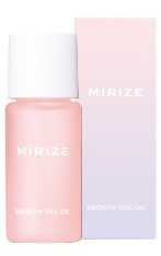 MIRIZE ミリゼ スムースヴェールオイル 20ml ◇とろみのあるオイルが髪1本1本を包み、ヴェールをまとったようなツヤとなめらかさ うねりや広がりが気になる方、うまくまとまらない方に向けた、しっとりとした質感のヘアオイルです。 補修成分でダメージによるうねりを整え、オイル成分が髪表面にツヤとなめらかさを与えます。 ドライヤーやヘアアイロンなどの熱ダメージを防ぎ、使い続けるほどに美しい髪に整えます。 ◇3つの成分が髪の内部・表面・毛先を補修・保湿し、ダメージによってゆがんだ髪を毛先まで扱いやすく整えます。 ・油溶性ケラチン（イソステアロイル加水分解ケラチン(羊毛)） 髪内部の保湿と、髪の強度を回復させます。 毛髪表面構造と同じ「タンパク質（ケラチンペプチド）」と「脂質」から 構成されるので毛髪との親和性に優れ、効率的に毛髪を補修する効果があります。 ・γ-ドコサラクトン ドライヤーやヘアアイロンの熱に反応・結合して補修します。 うねり・絡まり・広がりを改善し、髪表面をなめらかに整えます。 毛髪と結合するので雨の日や高い湿度でも効果を発揮します。 ・インカオメガオイル（プルケネチアボルビリス種子油） ベタつきの少ないオイルで、他の植物油と比べて多価不飽和脂肪酸を非常に多く含むので、 水分と油分のバランスを整え、バリア機能を強化します。 ダメージを受けた毛先に働きかけ、切れ毛・枝毛を減少させる効果があります。 ふんわりとやさしいピンク色は、「紫根（シコン）＊：保湿」の成分そのままの天然色。 甘く華やかな香りをまとい自信を高めるフルーティフローラルの香り。 【ご使用上の注意】 ●お肌に合わないときは、ご使用をお止めください。 そのままご使用を続けますと、症状を悪化させることがありますので、 皮膚科専門医等にご相談されることをお進め致します。 ●傷やはれもの、湿疹等、異常のある部位にはお使いにならないで下さい。 ●乳幼児の手の届かないところに保管して下さい。 ●直射日光の当たる場所、極端に高温や低温になる場所には保管しないで下さい。 ●その他、本商品の取り扱いをよく読んでご使用下さい。 ■複数店舗で在庫共有のため万が一在庫がない場合は、納期をメールでおしらせします。 ■パッケージ・デザインは予告なく変更となる場合があります。 ■商品がリニューアルした場合はリニューアル後の商品をお届けする場合があります。 ■ゆうパケット及びレターパックプラスでの発送は日時指定、代引き不可となります。 箱潰れ等の商品の保証はございませんのでご了承の上、ご購入下さい。 ◎商品をお受け取りになれなかった場合は再発送には通常の送料が必要となります。 メーカー：パシフィックプロダクツ区分：化粧品製造国：日本製広告文責：有限会社アイリス