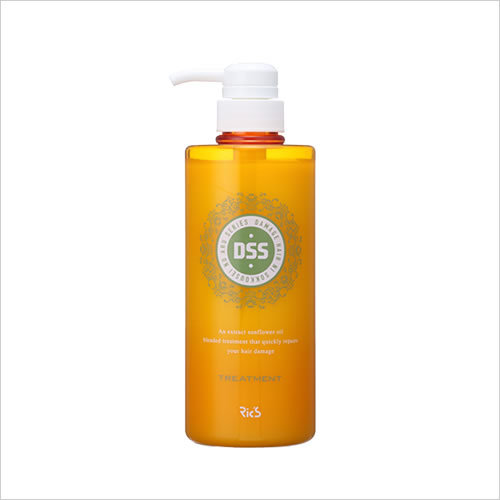 リックス DSSトリートメント 500ml 髪の手触りの良さと、うるおいを追求した「リックスDSSトリートメント」。 ヒマワリ油脂の効果で、ダメージ毛に必要なコーディングにより髪を健やかに保ちます。 フローラルフルーティーの香りで心地よさを体感できます。 ■注意事項■ ●お肌に合わないときは、ご使用をお止め下さい。 そのままご使用を続けますと、症状を悪化させることがありますので 皮膚科専門医等にご相談されることをお進め致します。 ●傷やはれもの、湿疹等、異常のある部位にはお使いにならないで下さい。 ●乳幼児の手の届かないところに保管して下さい。 ●直射日光の当たる場所、極端に高温や低温になる場所には保管しないで下さい。 ●その他、本商品の取り扱いをよく読んでご使用下さい。 ■ご使用上のご注意同封されている仕様説明書を良くお読みの上ご使用ください。 ■複数店舗で在庫共有のため万が一在庫がない場合は、 納期をメールでおしらせします。 ■パッケージ・デザインは予告なく変更となる場合があります。 ■商品は品質改良の為、予告なく仕様を変更する場合がございます。 ■商品がリニューアルした場合はリニューアル後の商品をお届けする場合があります。 ゆうパケット及びレターパックプラスでの発送は日時指定、代引き不可となります。 箱潰れ等の商品の保証はございませんのでご了承の上、ご購入下さい。 　メーカー　 　リックス＆カンパニー　 &nbsp;区分 &nbsp;化粧品 &nbsp;製造国 &nbsp;日本 &nbsp;広告文責 &nbsp;愛らんどびゅーてぃ