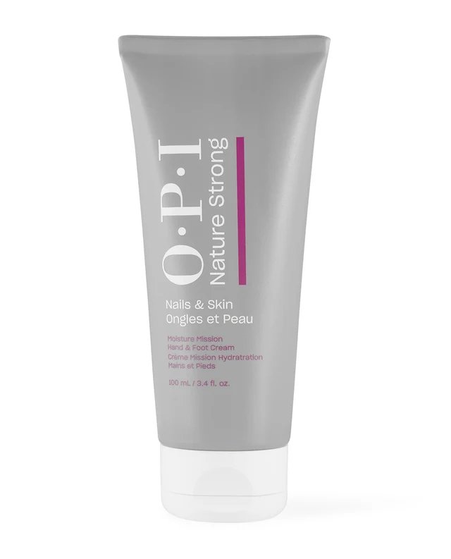 オーピーアイ ネイチャーストロング モイスチャーミッション ハンド＆フット クリーム 100ml OPI Nature strong Moisture Mission Hand & Foot Cream OPIのネイチャーストロングスキンケアシリーズは自然由来成分配合、ヴィーガン処方*のプロフェッショナル ネイル&スキンケア システムです。 ネイルサイエンティストによって開発された本製品は、角質層まで潤い浸透し、保湿により手肌・指先周りを美しく健やかに保ちます。 毎日のケアに自然を感じながら、贅沢な気分をお楽しみください。 Mood Bloom Scent TechnologyTM(ムードブルームセント テクノロジー)を用いた奥行きある香り体験をお楽しみください。 角質層まで潤い浸透。 シルクのようになめらかな肌へ導く、濃厚ハンド＆フットクリーム。 こっくり濃厚なのにべたつかないから、シーンを選ばず使えます。 調香師が設計した香りで、セルフケアをより心地よく楽しめます。 高保湿のシアバター(*1)、植物オイル(*2)グリセリンと、 シルクのようになめらかな肌に整えるエモリエント成分配合。 自然由来成分97%(*3)、ヴィーガン処方(*4)。 *1 シア脂エキス *2 ヒマワリ種子油、ダイズ油、アーモンド油、アボカド油 *3 自然由来指数97%(水65%含む)ISO 16128 準拠 *4 動物由来成分不使用 適量を手に取り、手や足とキューティクル周りをマッサージするように馴染ませます。 同シリーズのスクラブ(週1程度)、ネイルオイル、ネイルセラム、ネイルバームと組み合わせると、 さらに健やかで美しい手元・足元に。 内容量：100ml ■注意事項■ご使用上のご注意 同封されている使用説明書をよくお読みの上ご使用ください。 ■商品は品質改良の為、予告なく仕様を変更する場合がございます。 ■パッケージ・デザインは予告なく変更となる場合があります。 ■商品がリニューアルした場合はリニューアル後の商品をお届けする場合があります。 ■複数店舗で在庫共有のため万が一在庫がない場合は、納期をメールでおしらせします。 ■メーカー欠品している場合は、キャンセルさせていただく場合があります。 ■ゆうパケット及びレターパックプラスでの発送は日時指定、代引き不可となります。 箱潰れ等の商品の保証はございませんのでご了承の上、ご購入下さい。 ◎商品をお受け取りになれなかった場合は再発送には通常の送料が必要となります。 メーカー:OPI区分：雑貨製造国：イタリア製 広告文責：有限会社アイリス