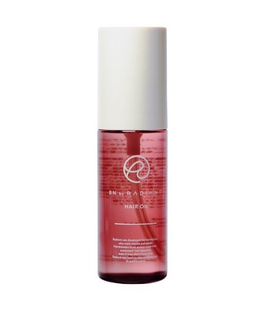 BNBY ラディアント ヘアオイル 80ml 【配合成分】 シクロメチコン、シクロペンタシロキサン、パルミチン酸イソプロピル、ジメチコン、 香料、イソステアロイル加水分解ケラチン（羊毛）、γ-ドコサクラトン、 ホホバ種子油、セバシン酸ジエチル、イソノナン酸イソノニル、エタノール 内容量：80ml 【ご使用上の注意】 ●お肌に合わないときは、ご使用をお止め下さい。 そのままご使用を続けますと、症状を悪化させることがありますので 皮膚科専門医等にご相談されることをお進め致します。 ●傷やはれもの、湿疹等、異常のある部位にはお使いにならないで下さい。 ●乳幼児の手の届かないところに保管して下さい。 ●直射日光の当たる場所、極端に高温や低温になる場所には保管しないで下さい。 ●その他、本商品の取り扱いをよく読んでご使用下さい。 ■複数店舗で在庫共有のため万が一在庫がない場合は、 納期をメールでおしらせします。 ■パッケージ・デザインは予告なく変更となる場合があります。 ■商品がリニューアルした場合はリニューアル後の商品をお届けする場合があります。 ■ゆうパケット及びレターパックプラスでの発送は日時指定、代引き不可となります。 箱潰れ等の商品の保証はございませんのでご了承の上、ご購入下さい。 ◎商品をお受け取りになれなかった場合は再発送には通常の送料が必要となります。 メーカー：株式会社 B next 区分：化粧品製造国：日本製 広告文責：有限会社アイリス