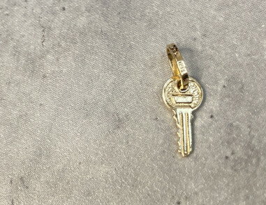 14K ゴールド 鍵モチーフ ペンダントトップ Small KEY ネックレスチャーム メンズ レディース ユニセックス アメリカ輸入 セレクト ジュエリー ギ...