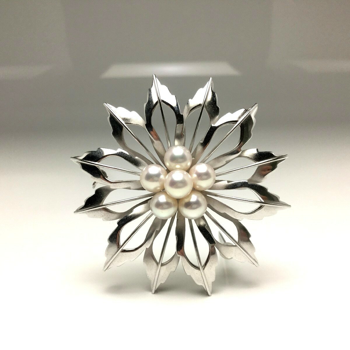 真珠 ブローチ パール アコヤ真珠 6.5-7.0mm ホワイトピンク シルバー 植物 67034 イソワパール