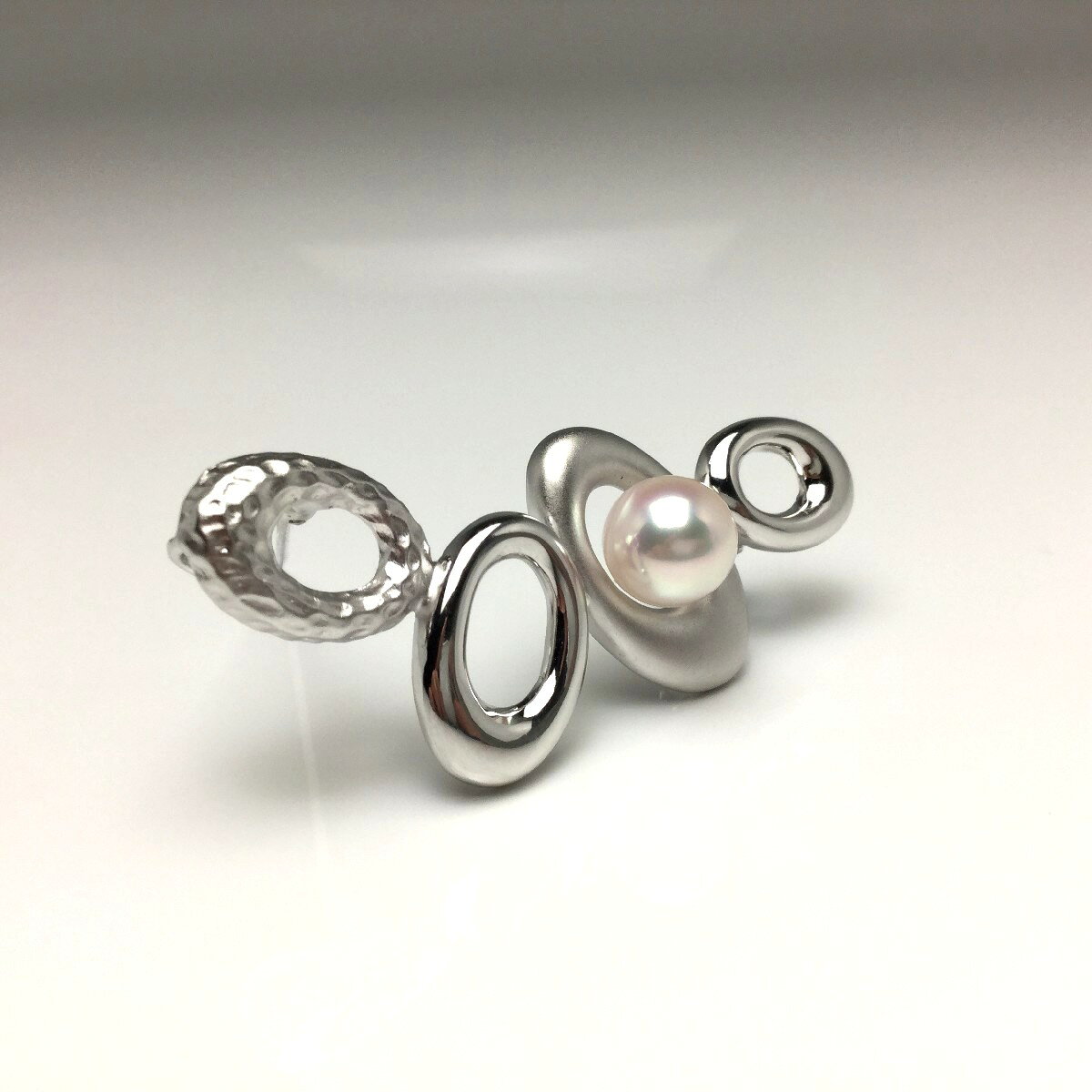 伊勢志摩の真珠専門店 IsowaPearlの真珠 ブローチ パール アコヤ真珠 8.9mm ホワイトピンク シルバー 67080 イソワパール｜アングル2