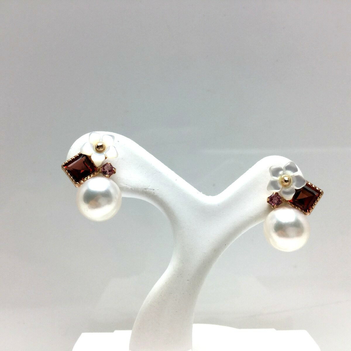 Rakuten - 真珠 ピアス パール アコヤ真珠 スタッド 6.8mm ホワイトピンク K18 イエローゴールド 天然石 植物 フラワー 66476 イソワパール