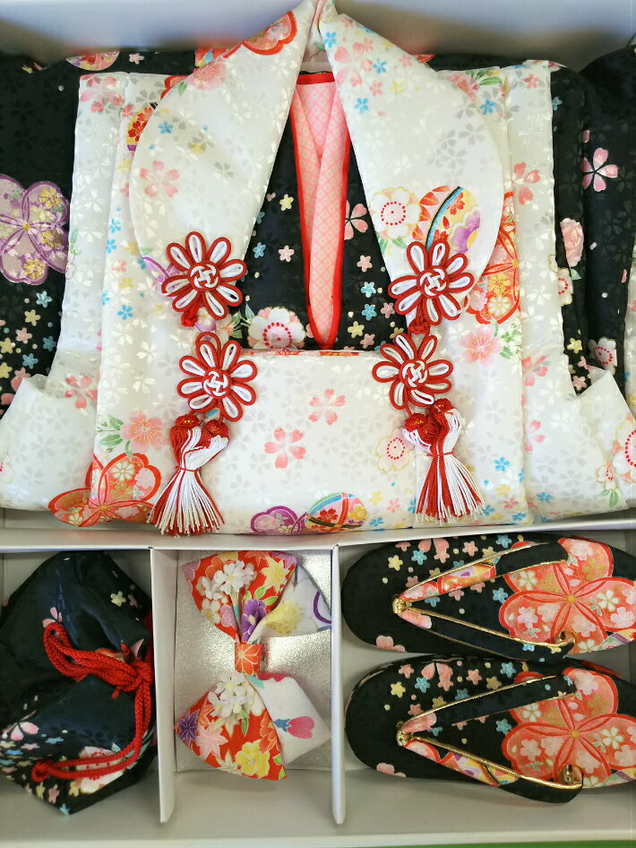 乐天商城 - [送料無料]七五三 三歳祝着女児お被布セット 3歳 被布 着物 長襦袢 草履 巾着 髪飾 [在庫限り]