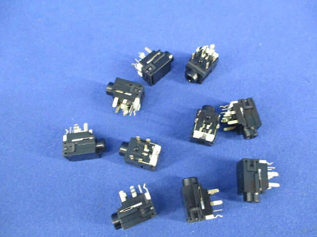 PHONE JACK 10個入&nbsp;SMK&nbsp;LGS6507-0800製造メーカーSMK商品型番LGS6507-0800商品状態ランク　A1商品コード1628875荷物のサイズ〜3.cm*1荷物の重量〜2kg*1商品説明箱・取説・付属品等は写真掲載または商品詳細記載以外は付属致しません。画像参照の上、入札をお願い致します。 "■万が一不具合があった場合は返金保証致しますのでご安心くださいませ。 ■平日12:00までのご注文で、当日発送致します。(土日祝祭日は、翌営業日発送）
