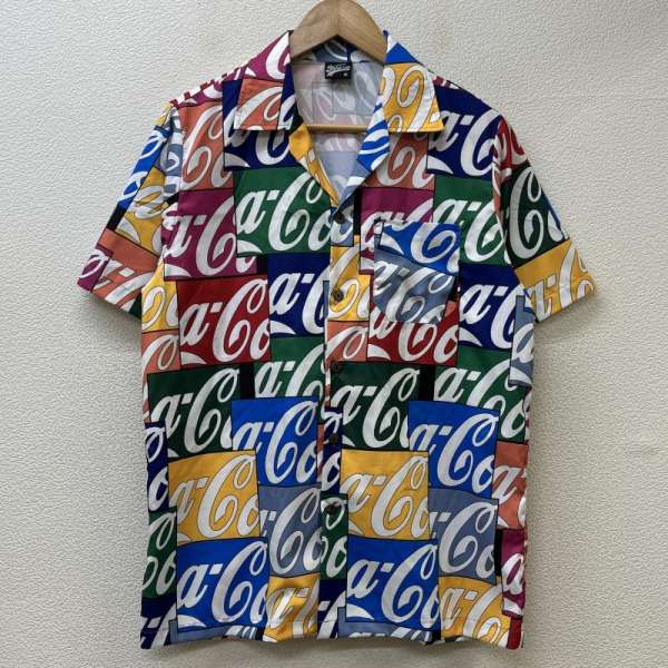 USED 古着 半袖 シャツ、ブラウス Shirt, Blouse Shit140 コカコーラ マルチカラー ロゴ 総柄 オープンカラー【USED】【古着】【中古】10083440