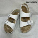 商品情報メーカービルケンシュトック / BIRKENSTOCK形状サンダル / サンダルサイズ表記サイズ：23.0cm実寸サイズ：24 cm、ヒール：3 cm、幅：9 cm、長さ：24.5 cmカラー白 / ホワイト、ベージュ / ベージュ、銀 / シルバー柄 / パターンワンポイント、ロゴ、文字素材素材タグ無し商品状態使用感があり、汚れやダメージがあるお品物です。※程度・状態に関しては、当店の基準にて判断したものです。※保管によるにおいが付着する場合がございます。においを気にされます方はご購入をお控えください。※現状では加水分解などによる大きな破損は見受けられませんが、性質上、劣化や加水分解で破損する可能性がある商品です。輸送中、購入後の着用により破損する場合もございますので、万が一、購入後に破損等がありましても返品等の対応は一切致しかねます。ご理解頂いた上でご購入ください。～ ご注文前にご確認ください ～※商品やお取引についてご不明な点やご要望などがございましたら、ご購入前にお問い合わせください。※販売している商品は全て中古品の為、商品によっては全ての状態やダメージを掲載する事が出来ない場合もあり、掲載された情報以外に細部の破損や汚れ、欠品、劣化などの見落としがある場合がございます。また、中古品に対してのご理解が難しいお客様においては、恐れ入りますがご購入をお控えいただきますようお願い致します。※スニーカーなどは現状では加水分解などによる大きな破損は見受けられませんが、性質上、劣化や加水分解で破損する可能性がある商品です。輸送中、購入後の着用により破損する場合もございますので、万が一、購入後に破損等がありましても返品等の対応は一切致しかねます。ご理解頂いた上でご購入ください。※お色につきましては、現物に近づけるように撮影をしておりますが、実際のお色を表現できていない場合がございます。また、ご覧のご覧いただく環境により、若干現物と見た目が異なる場合がございます。※商品は楽天市場以外でも販売しておりますので、商品ページ等で表示されている在庫情報は必ずしもリアルタイムではございません。 ご注文時に表示が在庫ありとなっていても、既に完売となっている場合もございますので予めご了承ください。※個人差による主観の違いがあるかと思いますので、商品説明や写真画像をよくご確認ください。※サイズは実寸での計測またはカタログ値になりますので、多少の誤差に関しましてはご了承をお願い致します。当店では紙の節約による環境問題への配慮、個人情報の保護の 取り組みとして、納品書は同梱せずに商品をお届けしております。ご注文後、当店よりお送りする注文確認メールを納品書の代わりとさせていただいております。納品書をご希望される場合、ご注文画面の備考欄に、「納品書希望」とご入力いただければ、商品に同梱、もしくは別送にて納品書をお送りさせていただきます。当店の商品は在庫の保管場所から直接お客様へお届けいたしますので、複数点購入された場合、全て同梱ではなく複数口で発送される場合があります。