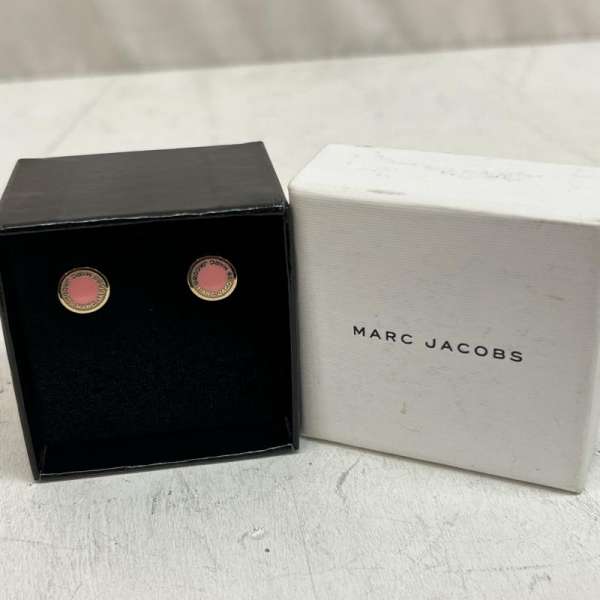 【即発送】新作!Marc by Marc Jacobs シンプル ロゴ ピアス♪ 楽天市場】マークバイジェイコブス ピアスの通販