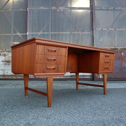 【北欧ヴィンテージ】【デンマーク】【中古】【展示店：神戸和田岬】デスク -teak desk チーク デスク 机 Denmark 作業台 引き出しオフィス　背面収納付