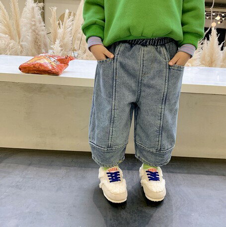 ◆商品説明◆ ◆素材：デニム（裏ボア） ◆カラー：ブルー ◆サイズ： 7/90号　着丈45cm　ウエスト18cm*2 9/100号　着丈49cm　ウエスト19cm*2 11/110号　着丈53cm　ウエスト20cm*2 13/120号　着丈57cm　ウエスト21cm*2 15/130号　着丈61cm　ウエスト22cm*2 ※素人採寸の為、誤差が生じる場合がございます。ご了承下さいお願いします。 ★商品写真はできる限り実物の色に近づけるよう加工しておりますが、お客様のお使いのモニター設定、お部屋の照明等により実際の商品と色味が異なる場合がございます。新品ですので少し匂いしますが、通気の良いところに風を当てれば匂いが発散できます。 ★不良品以外の返品、交換（想像していたのとは違う、サイズが合わないなどの理由）は出来かねますので予めご了承願います。 ★ 出品中の商品はノーブランド品、新品になります。新品未使用品ですが、商品は微細なほつれや、汚れ 、傷等がある場合がございます。品質に極端なこだわりを持ち方、店頭でのご購 入おすすめ致します。