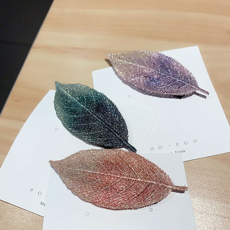 リーフモチーフ ヘアピン レディース グラデーションカラー 3色展開 パープル ピンク グリーン かわいい 髪留め ヘアアクセサリー おしゃれ 大人可愛い 前髪...