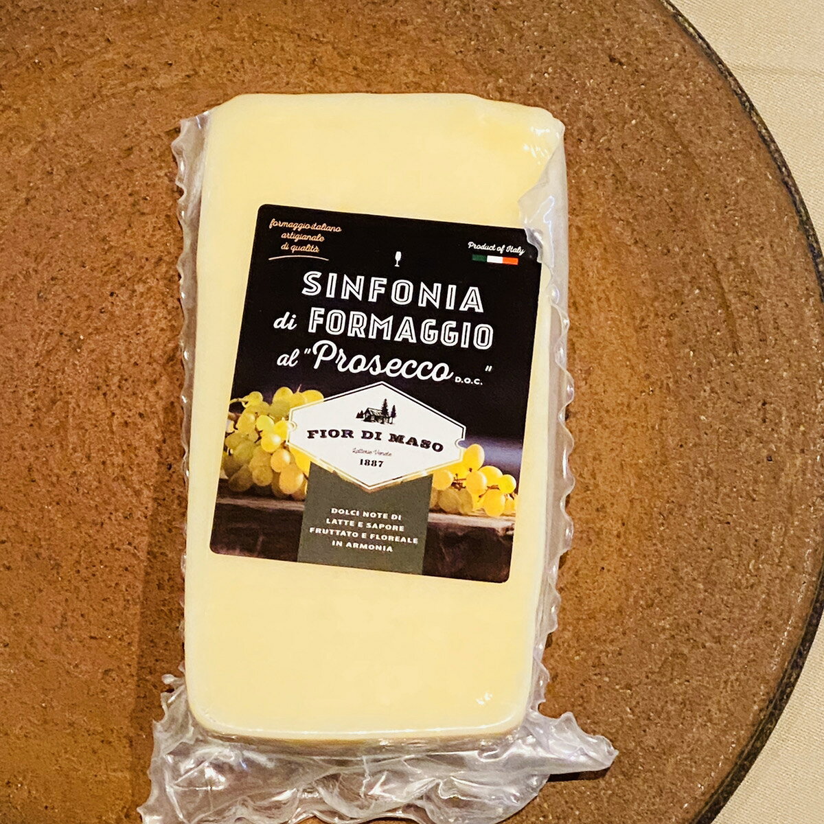 カ・フォルム社 アドリアーノ・キオメント 発砲ワインチーズ DOP ウブリア—コ アル プロセッコ セミハード イタリア産 約300g ヴェネト州 おつまみ お取り寄せグルメ お取り寄せ パーティ 晩酌 家飲み 宅飲み おもてなし お酒 ワインのサムネイル