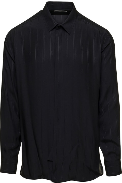 Saint Laurent シャツ イヴの襟とカサンドルの縞模様のシルクマンの黒いシャツ