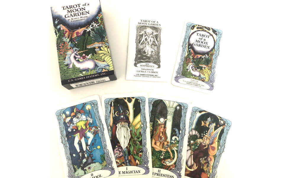 とても可愛いらしくおとぎ話のようなデザインです タロット オブ ムーン 送料無料 ガーデン日本語解説書付き タロットカード 可愛い 送料無料