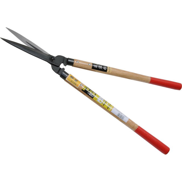 特長】 ●ハマグリ研ぎ 【仕様】 全長　：　680mm　 刃長　：　180mm（呼び寸法：ネジ中心部より刃先までの長さ） 重量　：850g　 柄の長さ　　：　440mm 柄の材料　：　樫　ハマグリ研ぎ裏透き刃。細身でシャープ。穂長タイプで巾広い生垣の剪定に最適です。