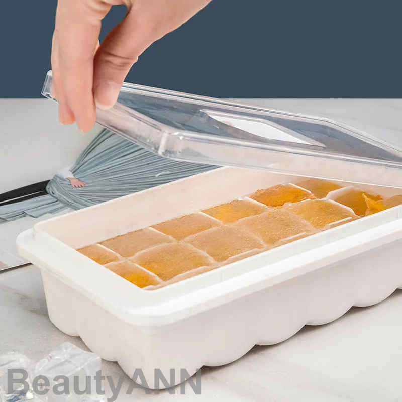 新生活 製氷皿 アイスブレーカー 蓋付き 18格 2色選べる 製氷器 アイストレー デンマーク発 密閉容器 シリコン 離乳食話題 おしゃれ 透明 氷 家飲み 宅...