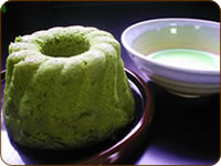 　宇治抹茶クグロフ宇治のお茶屋作挽きたて抹茶をたっぷり使った濃厚抹茶味です。