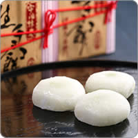 プレゼント 2023 人気 お茶 抹茶 スイーツ 宇治抹茶生ちょこ餅 8個入り§ ギフト ＆＆に京都のお茶屋 伊藤久右衛門の抹茶スイーツ/宇治茶《/お返し特集》 挽きたて抹茶を使った濃厚抹茶味です。【クール便配送】 ギフトのサムネイル