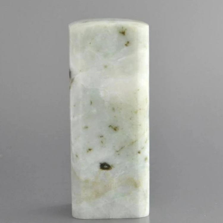 糸魚川ヒスイ印鑑 24ミリ 翡翠 印鑑 高級印鑑 会社印 会社印鑑 法人印 法人印鑑 落款印 雅号印 糸魚川産 手彫り印鑑 天然石 パワーストーン 印鑑ケース付...