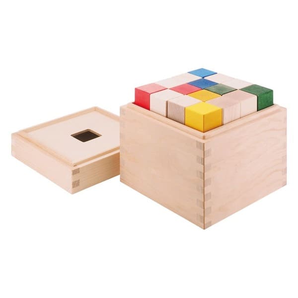 　　☆☆☆ 商品詳細 ☆☆☆ ●箱サイズ／約153×160×153mm ●材質／木 ●内容／積み木×40、木箱（約147×147×147mm）×1 ●箱入重量／ 約1.8kg ●原産国／日本製 ※“CUBICOLO”は3基尺の積み木です。赤/青/黄/緑の色のついたピースもあるのでアクセントとして色彩構成も楽しめます。職人の技により、正確で、丁寧に作られています。