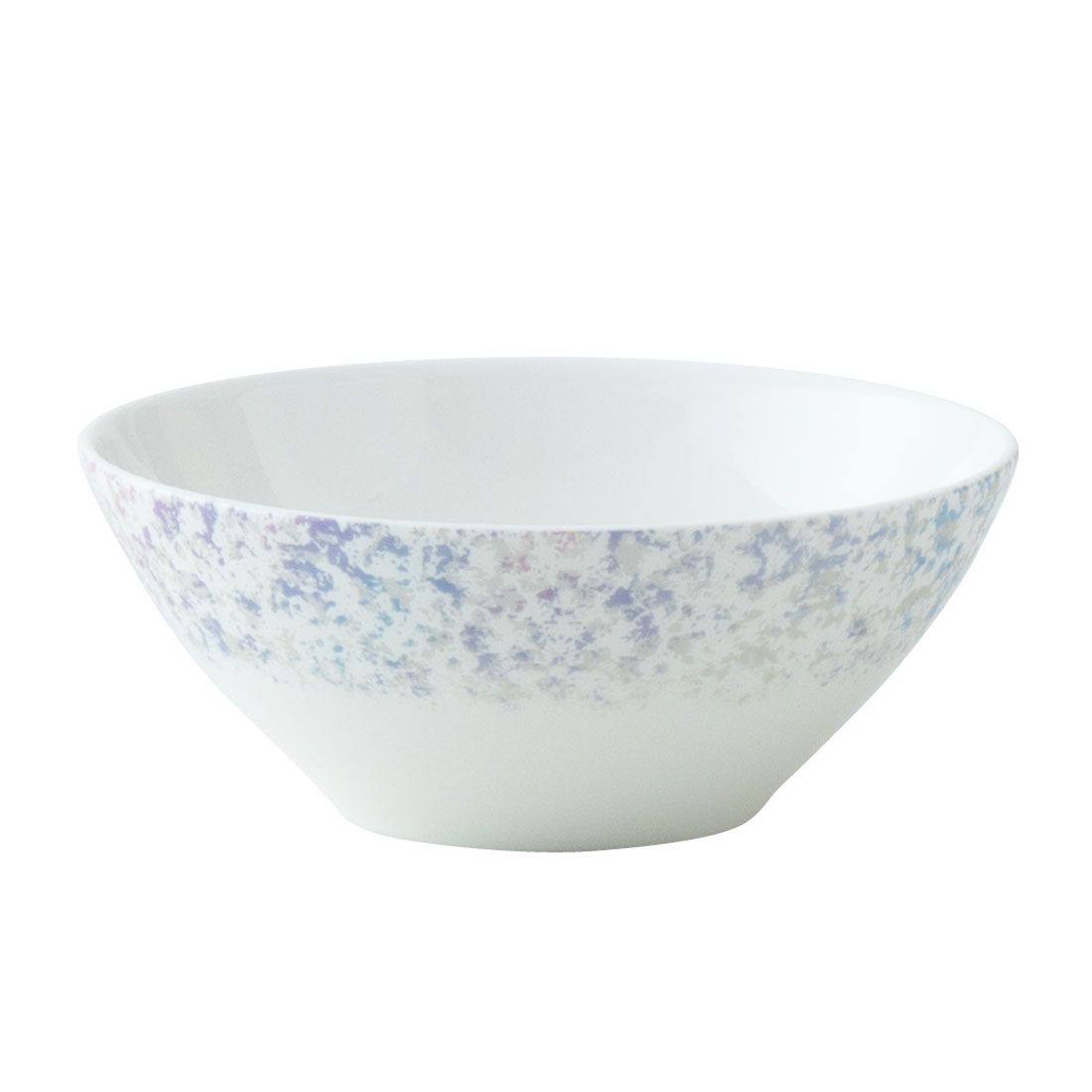 　☆☆☆ 商品詳細 ☆☆☆ ●商品サイズ／径132×高さ53mm ●箱サイズ／150×155×65mm ●素材／ボーンチャイナ ●原産国／インドネシア ※雪解けを象徴する白いレリーフがあしらわれ、光を受けると真珠のような輝きを放ちます。その姿は雪の合間から顔をのぞかせるプリムローズの花を思わせます。 また、雪解けの風景が天候や時間の移ろいによって表情を変えるように、見る角度や光の当たり方によって異なる表情を楽しむことができます。