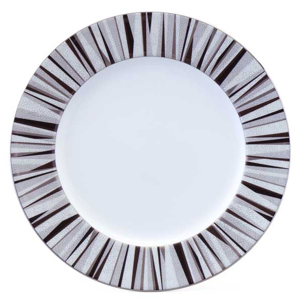 商品詳細 商品サイズ 径211mm×高さ21mm 本体重量 約320g 箱サイズ 240×236×40mm 素材 ボーンチャイナ 原産国 インドネシア