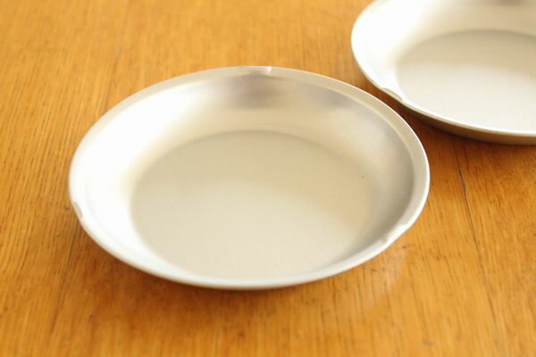 小皿 10.8cm【シルバー/訳あり】アルミ 食器 【 わけあり/アウトレット 】アルミ製/アルマイト/皿/器/キャンプ/アウトドア/バーベキュー/レトロ/懐かしい/割れない/給食/学校給食/昔の給食/シルバー/銀色/ソーサー/コースター/ガーデニング/受皿/小物入/