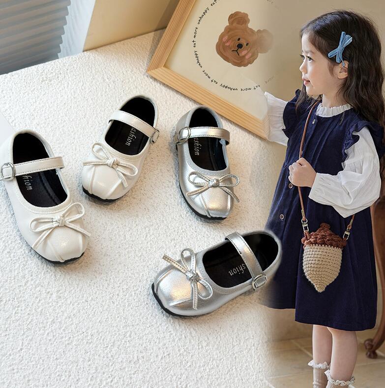 Rakuten - フォーマルシューズ キッズ 子供 靴 女の子 蝶結び 結婚式 ピアノ 発表会 ドレスシューズ 靴 くつ 子ども靴 ジュニア ベビー フォーマル靴 おしゃれ 可愛い 入学式 卒業式 七五三 お姫様 ベビーシューズ 歩きやすい 痛くない 15cm 16cm 17cm 18cm