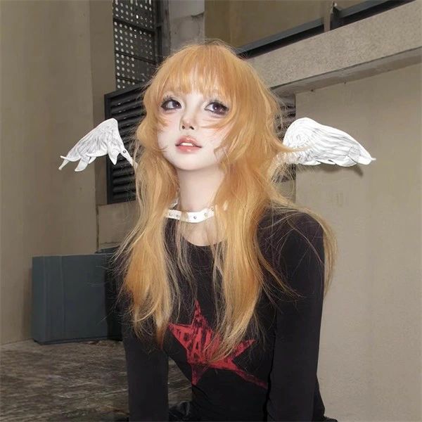 ウィッグ ロング シャギー オレンジ 前髪ぱっつん 前髪あり フルウィッグ ロングウィッグ 可愛い コスレ ロリータ 原宿 レディース コスチューム 仮装 大人 おしゃれ 普段使い 日常使い イベント 学園祭 演劇 舞台 学芸会 文化祭 ハロウィン dp085c6c6m7