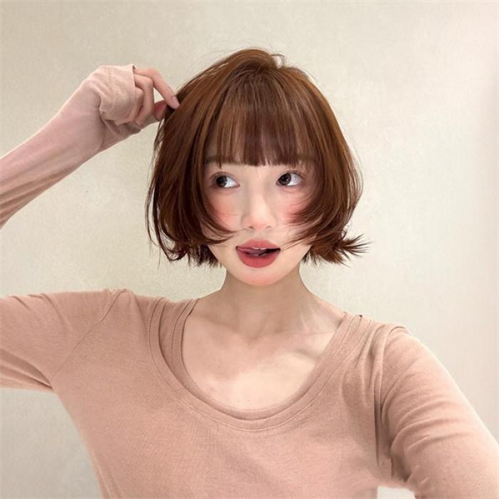 樂天商城 - フルウィッグ ショート レディース ハロウィン ふんわり前髪 前髪あり 原宿風 かつら ぱっつん前髪 コスプレ 可愛い コスチューム 仮装 大人用 日常使い イベント 学園祭 演劇 舞台 学芸会 文化祭 ハロウィン dp087c6c6x0