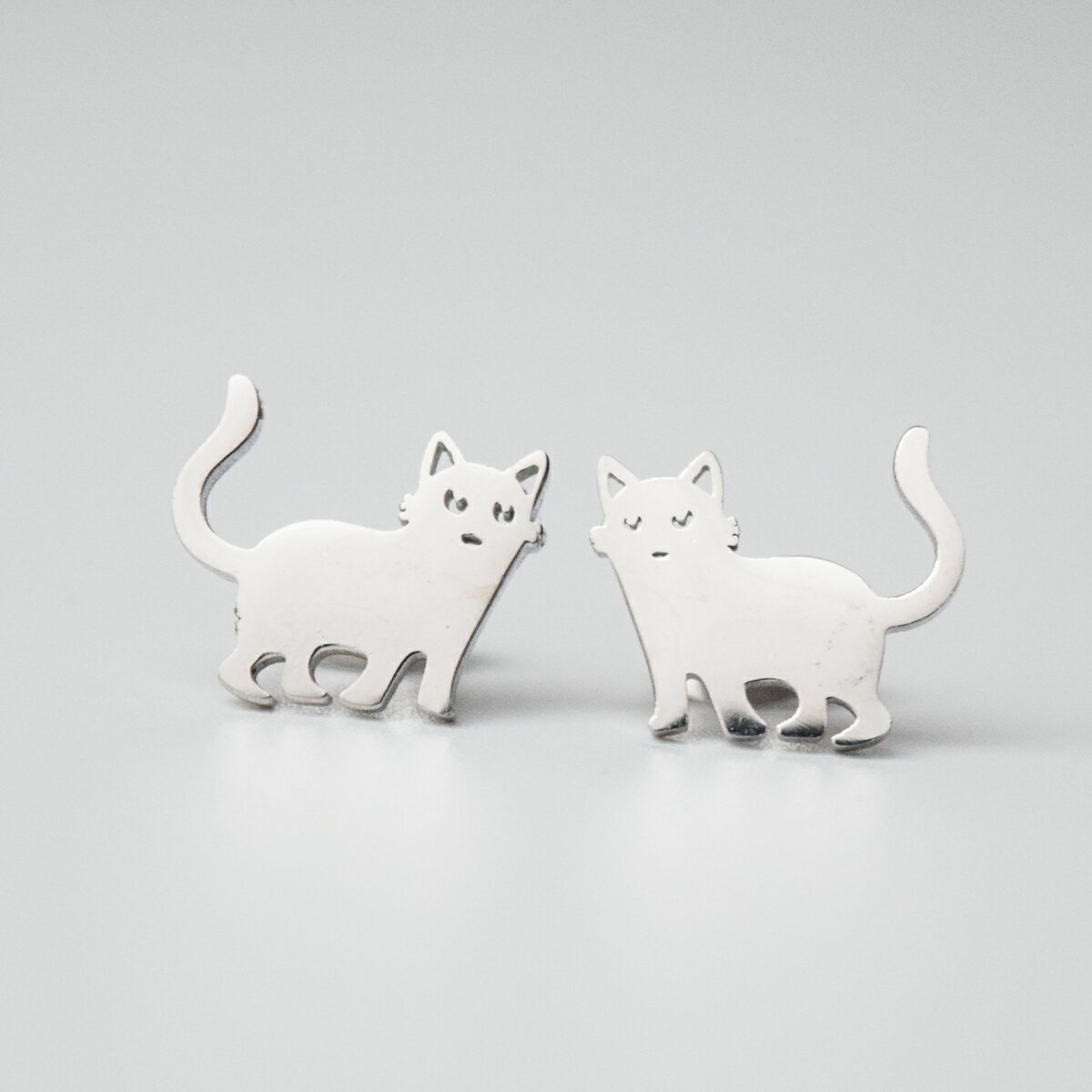 ステンレスキャットアイズピアス猫か...