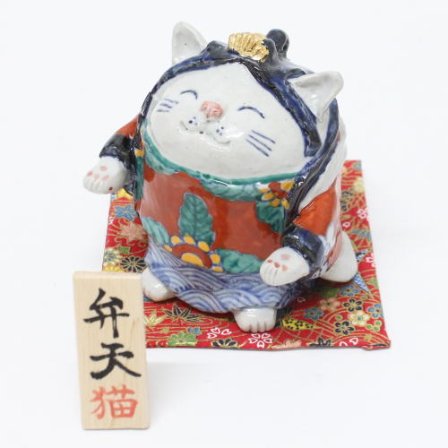 商品説明材 質磁器サイズ幅 10cm×奥行 9cm×高さ 10.5cm (約)敷布/11.5cm×11.5cm (約)箱サイズ/ 幅 12.5cm×奥行 11.5cm×高さ 11.5cm重 さ約 465g製造元佐賀県武雄市有田焼 童工房ご注意・サイズ及び重量を表記しておりますが個体差がございますので、多少の誤差があります。目安として参考にしてください。・お使いのモニター、ブラウザ、照明環境などにより色合いや質感が実物と違って見える場合がございます。ご了承ください。