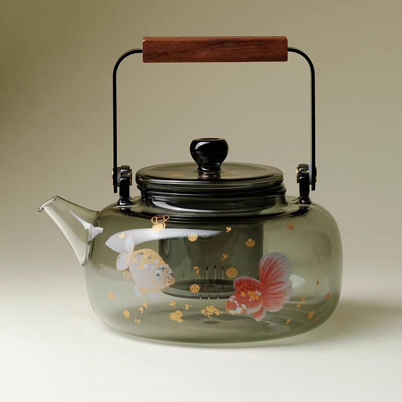 IwaiLoft ティーポット 耐熱ガラス 錦鯉 茶こし付き ガラス製ポット 茶こし機能あり 銅製持ち手 ジャンピング 紅茶ポット フルーツティー 花茶 工芸茶 ハーフティー に ガラス急須 健康茶器【直火可】【送料無料】