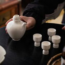 IwaiLoft おうち居酒屋シリーズ 酒器セット 徳利 ぐい飲み × 4 白 箱付 酒器 日本酒 熱燗 冷酒 保温 保冷 家飲み 父の日 還暦の祝い 退職祝い...