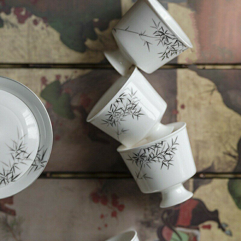 IwaiLoft 竹絵 置くだけでおしゃれ 湯のみ 足付 湯呑み ぐい吞み 茶杯 お茶 カップ コップ グラス ティーカップ ティーコップ 陶磁器 来客用 お茶用品 ティーウェア 中国茶器 台湾茶器 贈り物にも 食洗機対応 電子レンジ対応 40ML 2点セットのサムネイル