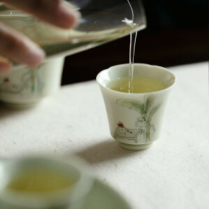 【自然の一風景を思わせる】IwaiLoft 小さいなコップ グラス 盃 手作り 白磁 茶杯 2個セット 湯のみ 湯呑み お茶 カップ 来客用 お茶用品 ティーウェア 中国 台湾茶器 中国茶器 贈り物にも 電子レンジ対応