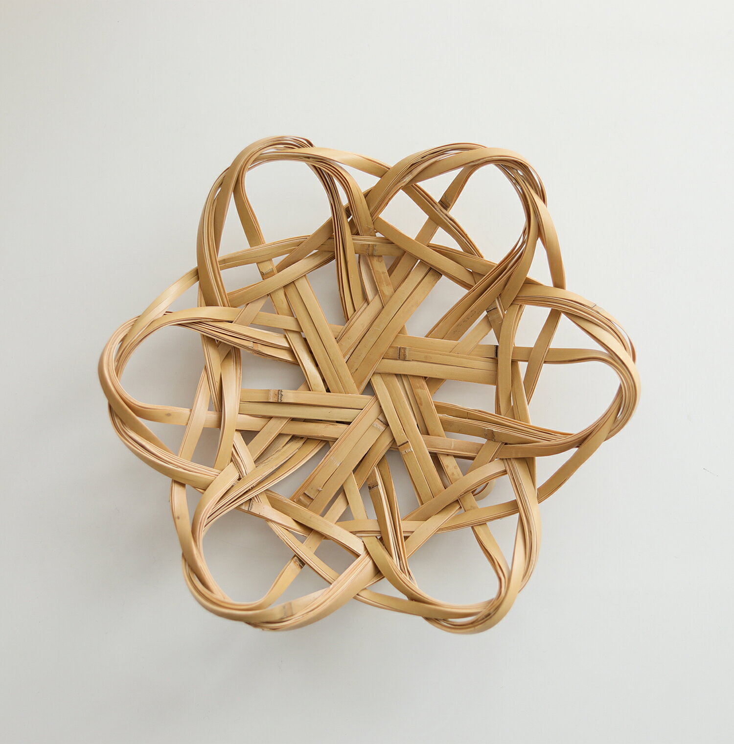 涼風 天然竹製 バンブートレー 深型トレー 竹細工 花型 竹細工 漆 漆器 白竹 晒編み 果物トレー パンかご フルーツ皿 盛り付け 雑貨 野菜 バケット 竹 お盆 トレー 皿 おしゃれ 小物収納 工芸品 清境Craft