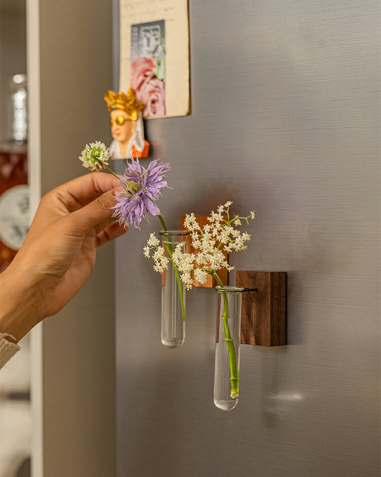 【壁を傷めない】壁掛け 壁面 花瓶 一輪挿し ガラス 花器 フラワーベース 試験管タイプの花瓶 スタンド付き 試験管型 壁用の両面シール 観葉植物 透明 木材 癒し おしゃれ かわいい 可愛い インテリア ドライフラワー ハンギング シンプル 贈り物 プレゼント ギフト IwaiLoft [2]