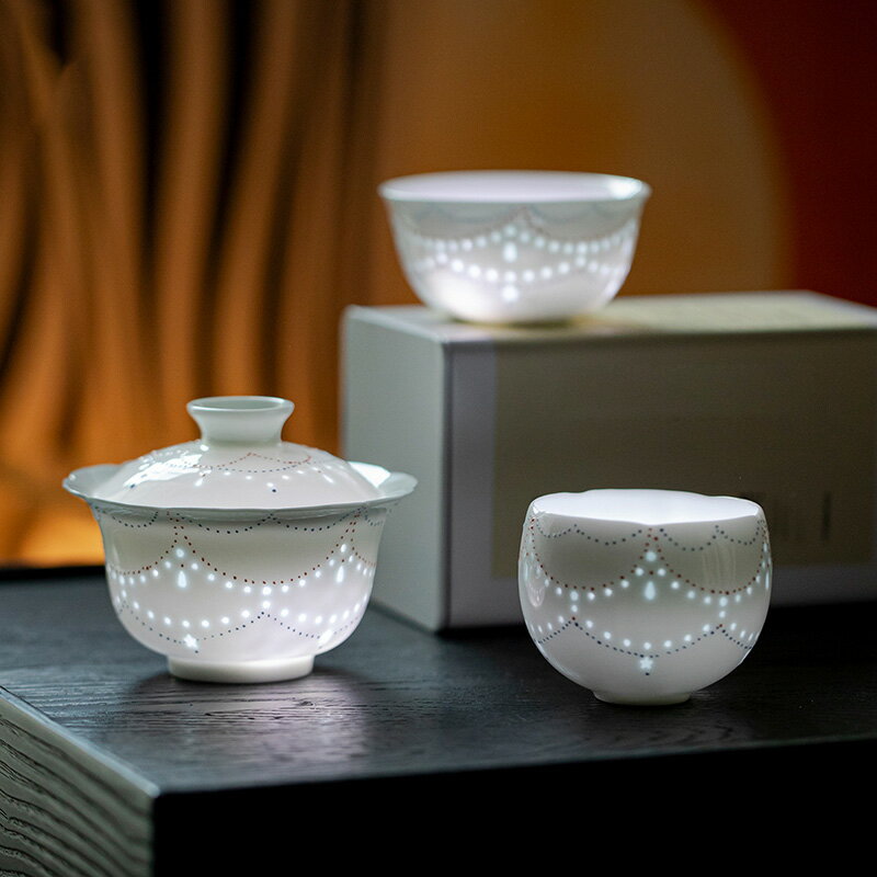 透かし 茶器セット ティーセット 急須 湯呑 蓋碗 2客セット 片口 白磁 玲瓏磁 手作り 蛍手 透彫 磁器 コーヒーサーバー ジャグ 陶磁器 ティーポット 宝瓶 急須 岩茶 中国茶器 台湾茶 ウーロン茶 紅茶 茶器 中国 景徳鎮 Iwailoftのサムネイル