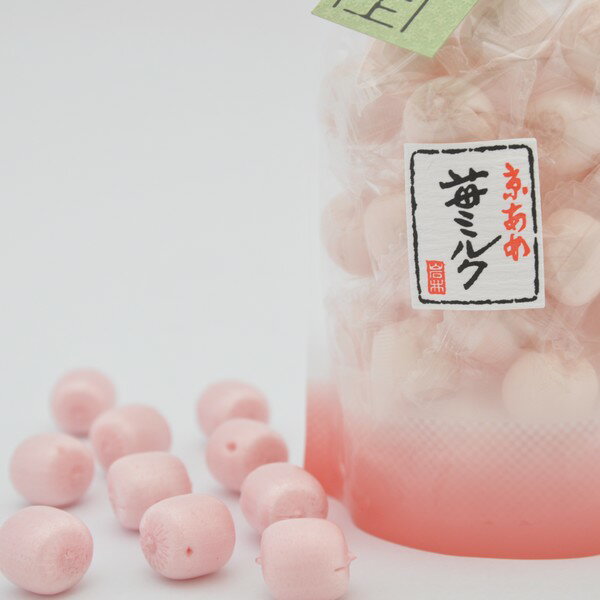 名称 飴菓子 原材料 砂糖、水飴、粉乳、クエン酸、香料、着色料（ラック） 内容量 約25粒／100g（個別包装タイプ） 賞味期限 365日 保存方法 高温多湿を避け、開封後なるべくお早くお召し上がり下さい。 製造者 株式会社岩井製菓 〒611-0013 京都府宇治市莵道丸山203-3　 TEL.0774-21-4023 ■ レビュー書き込みで次回あめプレゼント ご注文選択項目の『レビューを』の欄で『書く』をご選択頂くと、次回の注文時、飴（非売品）をプレゼントいたします。 ※次回の注文商品と同梱いたします。 ※1回の注文につき、プレゼントは1つです。（本件に該当する商品を一度に複数ご注文いただいた場合でもプレゼントは1つとなります。） ※レビューの書き方がわからない方はこちらをご覧ください。 &raquo;&nbsp;「苺みるく飴」関連商品一覧はコチラお子様からお年寄りまで圧倒的な人気を誇る苺みるく味の飴です。 お口の中で広がる甘酸っぱい、どこか懐かしい風味〜ストロベリーとミルク〜をお楽しみ下さい。 &raquo;&nbsp;「苺みるく飴」関連商品一覧はコチラ