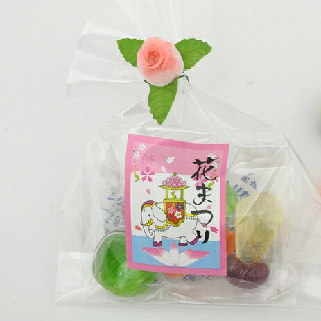 名称 飴菓子 原材料 グラニュー糖、水飴、クエン酸、粉乳、香料、着色料（ラック、赤106・黄4・青1） 内容量 200個（1個あたり5粒） サイズ 1個あたり14×10×3cm（縦×横×奥行 cm） 賞味期限 365日 保存方法 高温多湿を...