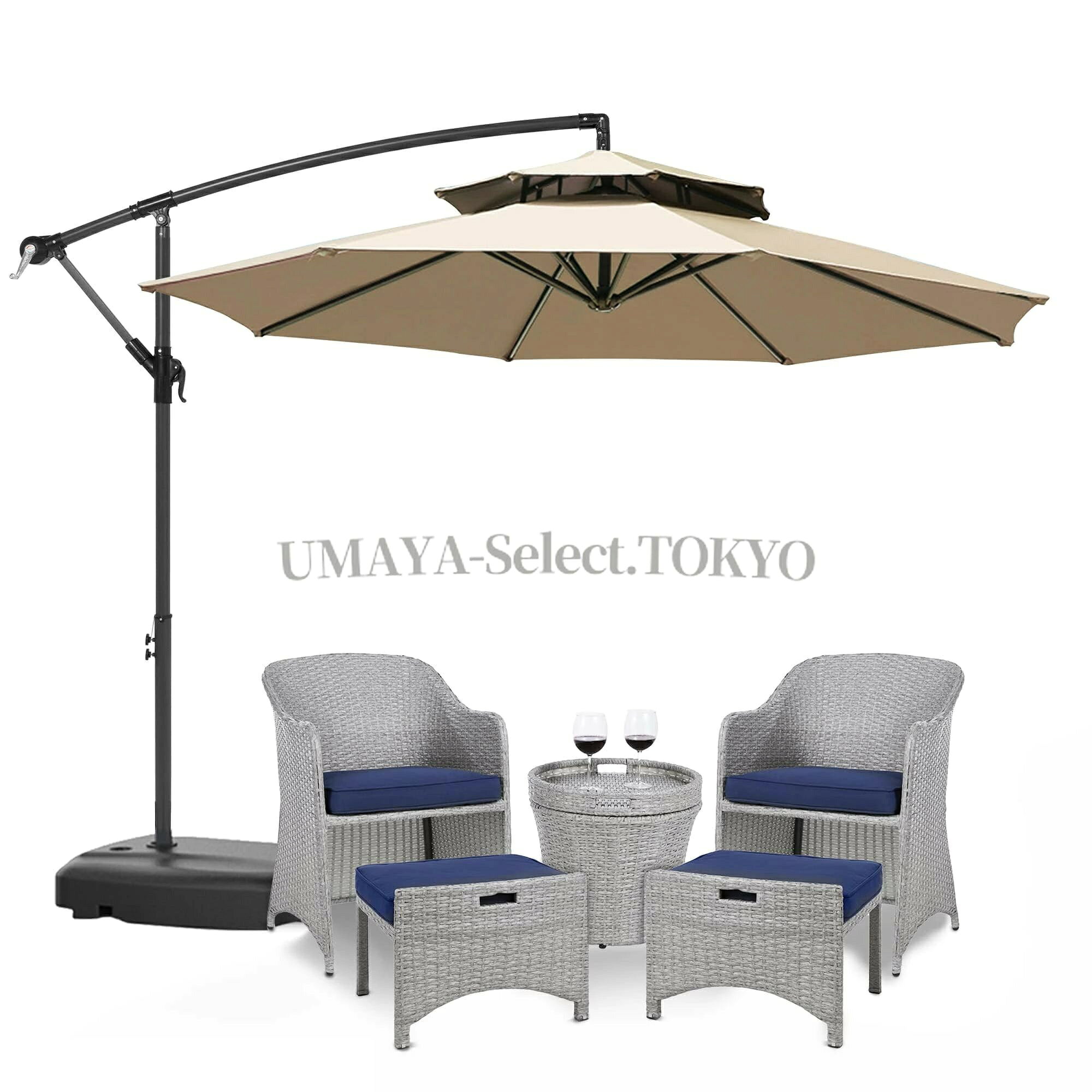 【商品名】パラソル ガーデンパラソル 大型 風に強い 270/300cm 二層式 UVカット 撥水 角度調整 カバー付き モダン ベランダ セット 庭・屋外・ウッドデッキ・カフェ・テラス・四角などに適しています【価格】29780円【商品説明】? 【パラソルセット】: 大型ガーデンパラソルセットは、直径270/300cmのシングルトップパラソル、60kg水タンクベース、そしてパラソルカバーが含まれています。ユニークな二重天井のデザインにより、パラソルの通気性と安定性が確保されています。? 【高品質素材】: 庭の傘生地は厚手の防水ポリエステル糸染め生地で作られて、フェードすることは容易ではありません、そして傘布の表面はスプラッシュ防止処理が施されています、これは、防雨、日焼け止め、紫外線、カビ、及び高温耐性の特性を有しています。? 【ハンギングパラソル】:柱が真ん中にないので、中央の空間を存分に活用できます。サマーガーデンで遊ぶときは、日傘の真下に子供を置いて、強い日差しから保護することができます。水タンクベースには120kgの水や砂を入れることができ、水タンクがいっぱいになるとパラソルはより安定します。? 【クランク開閉 】:開閉しやすいハンドルタイプ！女性でもハンドルを回すだけで簡単に傘を開けることができます。分解も持ち運びも簡単！ ガーデンパラソルには傘カバーが付属しており、収納時に雨やホコリの侵入を防ぐことができます。