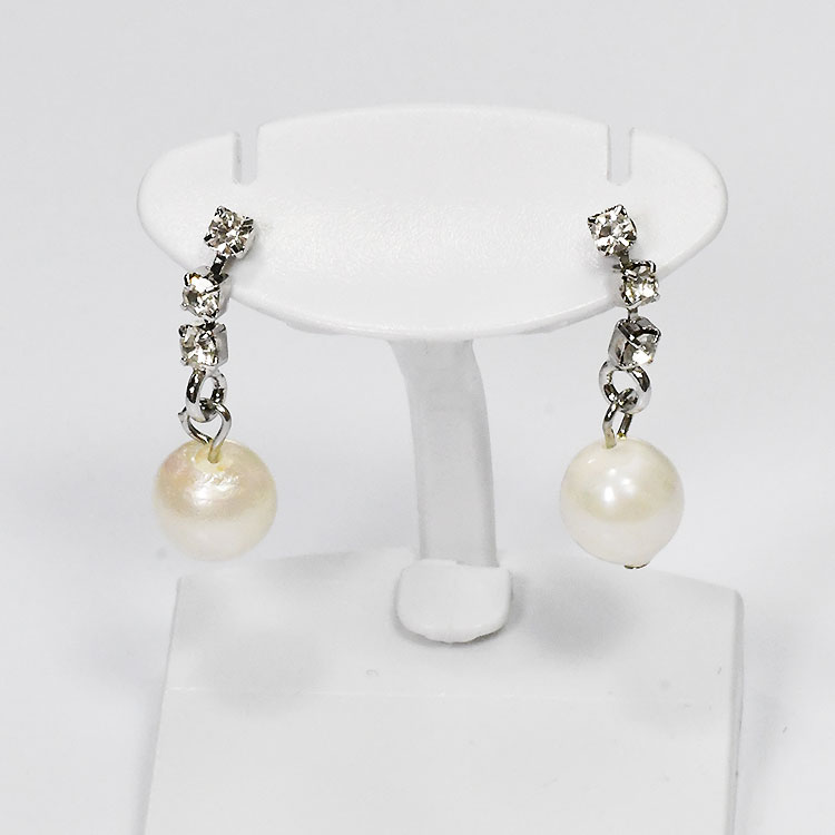 在庫処分 ピアス 3ストーンパール チタンポスト スタッドピアスのサムネイル